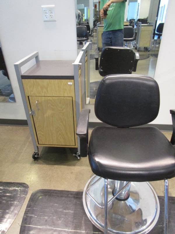 lot 1017 image: BarberPub Classic Hydraulic Black Barber and Salon Chair, Half Moon Floor Mat and Rolling Clipper Station, Mirror Not Included