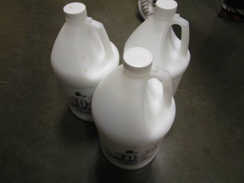 lot 1085 image: Super Star 10v Cream Peroxide Developer - 3 Gallon Jugs