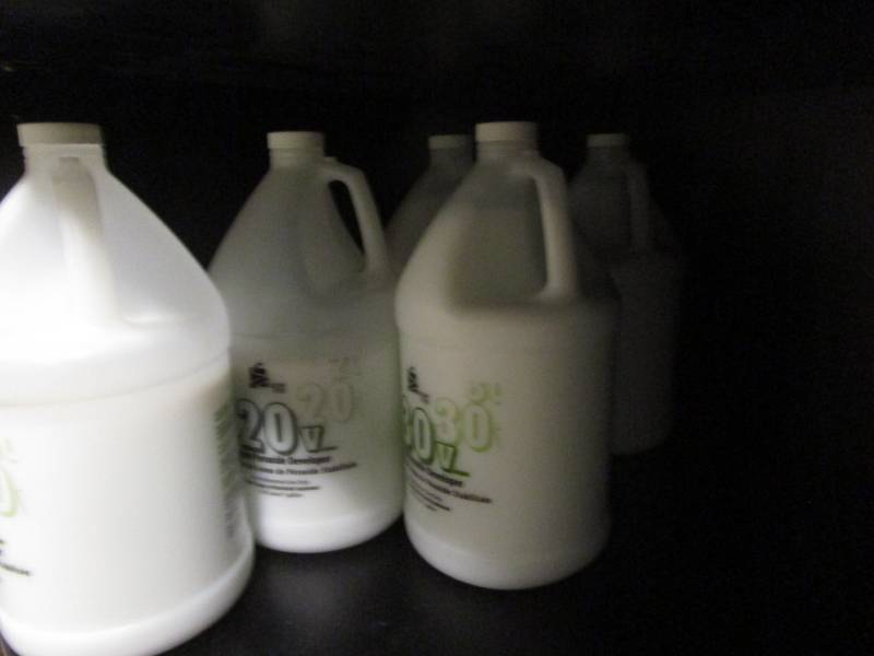 lot 1086 image: Super Star 30v Cream Peroxide Developer - Gallon Jugs Lot