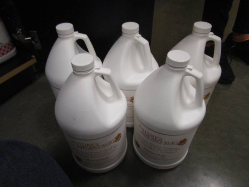 lot 1092 image: Natures Advantage Honey & Amond Shampoo - Ready to Use 5 Gallons Lot