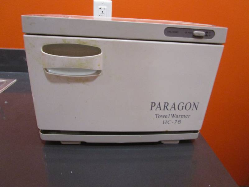 lot 1124 image: Paragon Towel Warmer