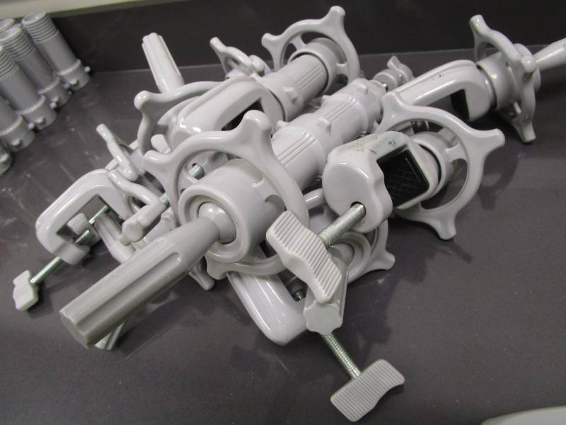 lot 1161 image: Lot of Manniquin Clamps