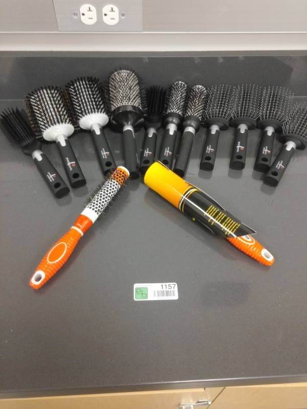 lot 1157 image: Pivot Point Lot of Styling Brushes