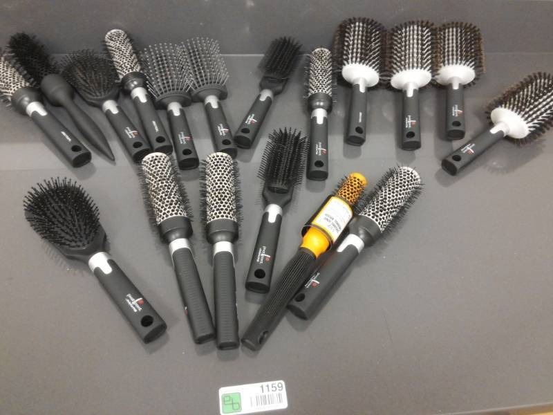 lot 1159 image: Pivot Point Lot of Styling Brushes
