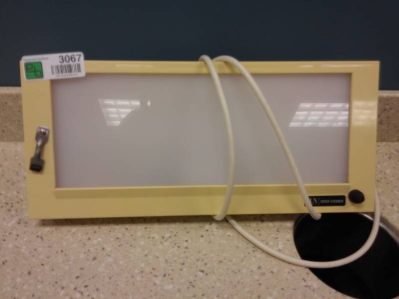 lot 3067 image: DUX Dental Luminator X-Ray Light Box