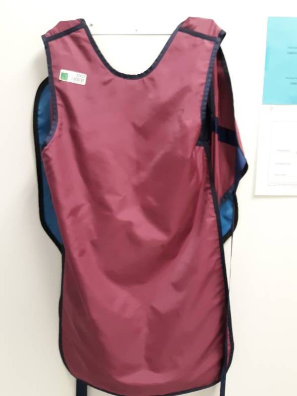 lot 3008 image: Dental Apron by Clovette