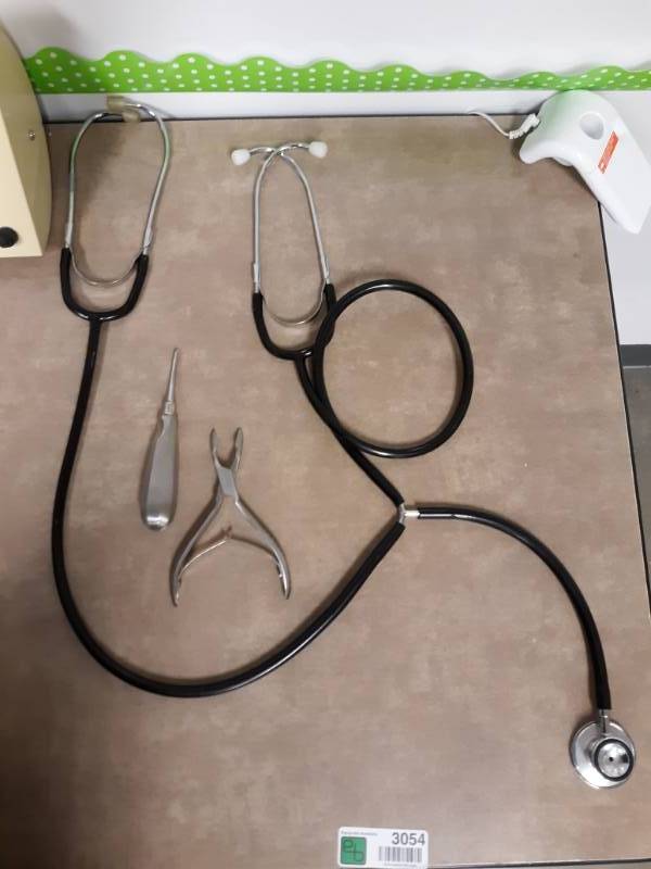lot 3054 image: Stethescopes and Misc Dental Tools