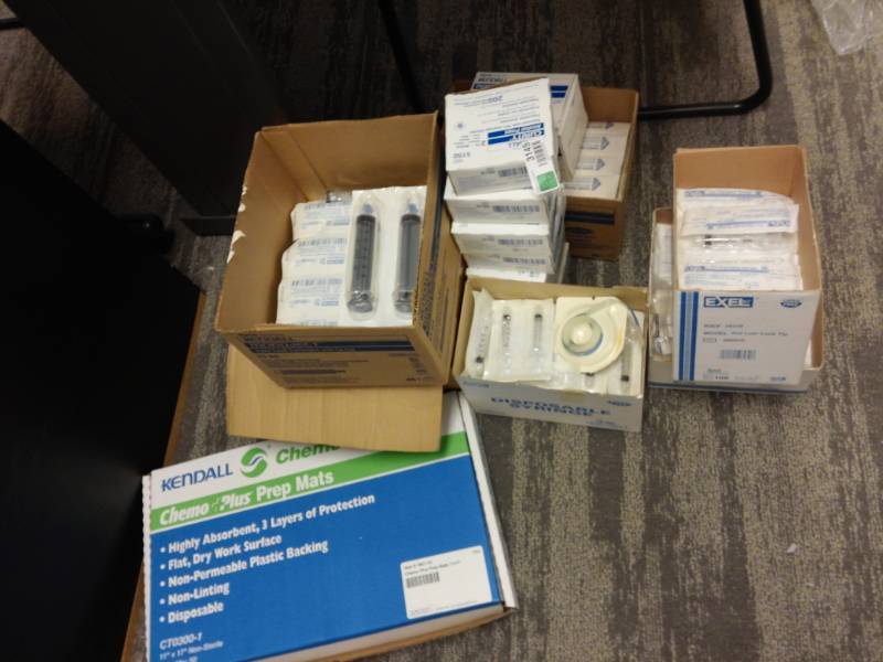 lot 3145 image: Chemo Prep Mats and Syringes Lot