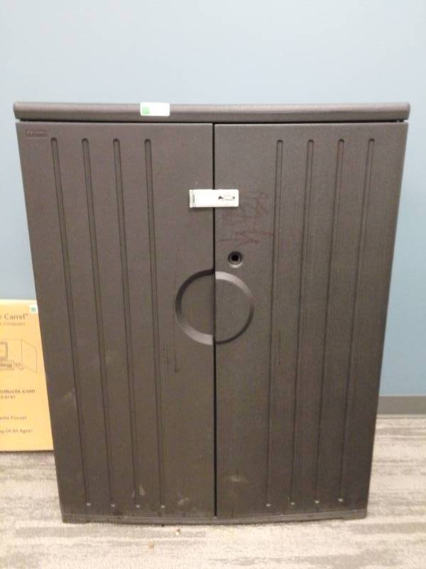 lot 3150 image: Brown Plastic Storage Cabinet