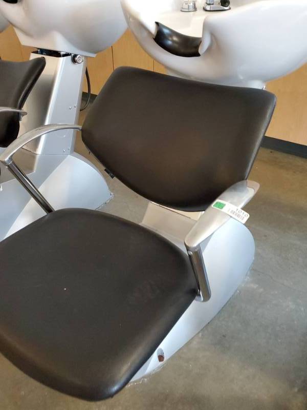 lot 1010 image: Maletti Katy What Shampoo Shuttle MSRP $1132.99 Buyer Must Remove