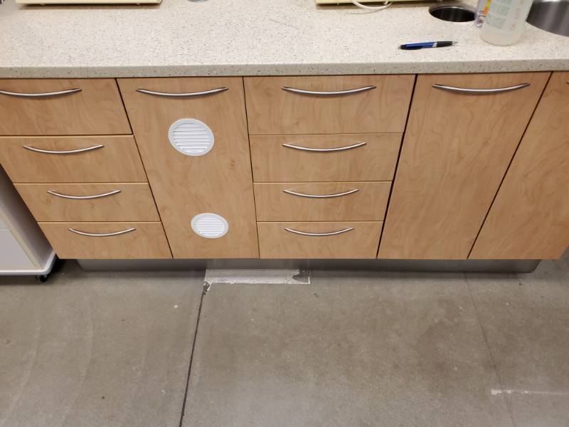 lot 3061 image: Bank of Cabinets with Countertop
