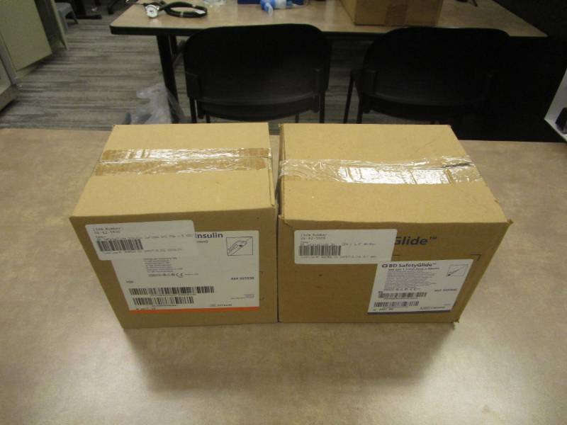 lot 3139 image: Two Cases BD SafetyGlide 3ml Injection Needle wSyringe