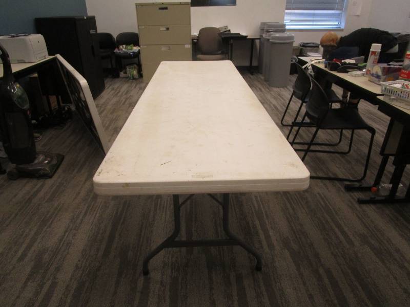 lot 3178 image: Lifetime Plastic Rectangle Folding Table