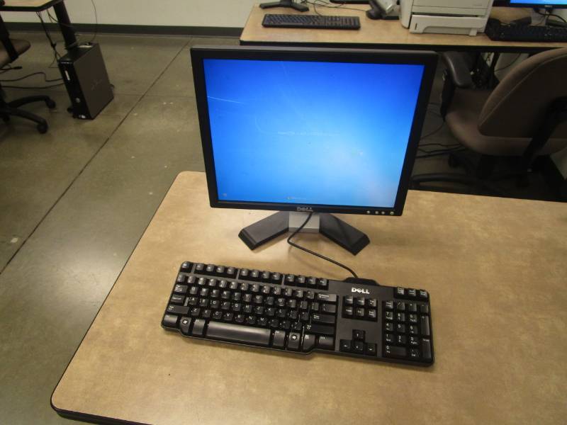 lot 3188 image: Dell Optiplex 780 with Monitor  & Keyboard