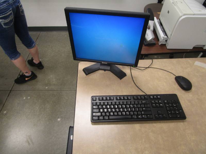 lot 3190 image: Dell Optiplex 780 with Monitor, Mouse  & Keyboard