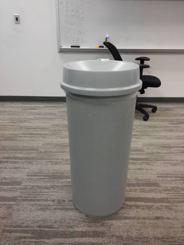 lot 3156 image: Commercial Plastic Trash Recepticle