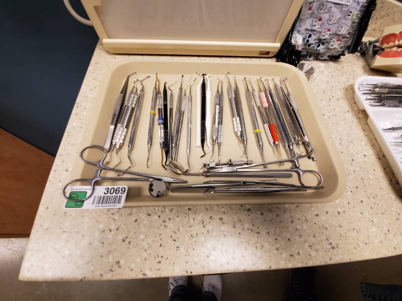 lot 3069 image: Tray of Misc Tools and Supplies - Dental