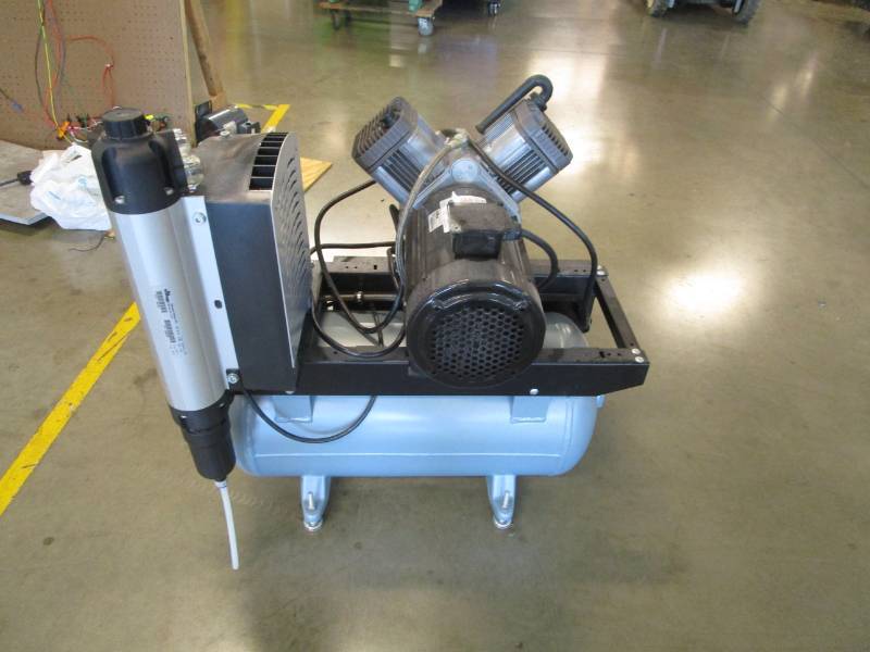 lot 2721 image: Air Techniques Air Star 22 - Oil Less Dental Air Compressor