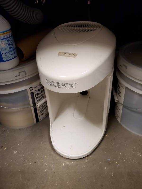 lot 3655 image: Buckets of Disposable Plaster Trap and more
