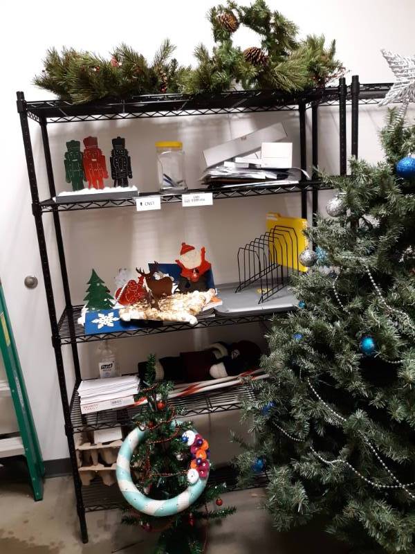 lot 5405 image: Metro Rack and All Christmas Decor Included