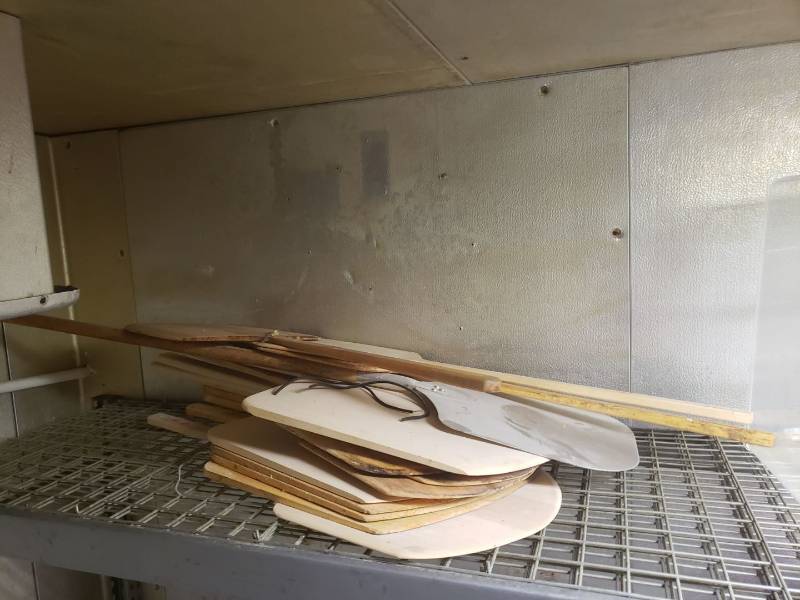lot 9127 image: Lot of wooden pizza peels