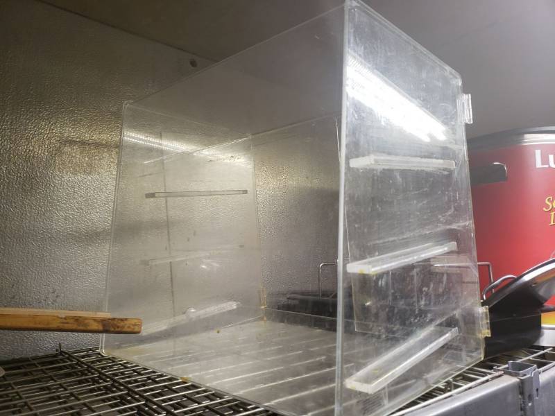 lot 9128 image: Plexiglas cookie display case