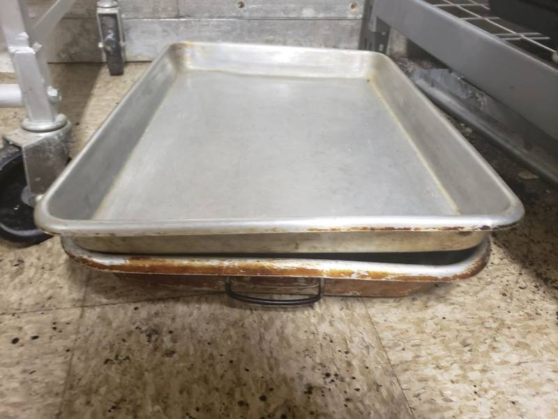 lot 9135 image: Lot (2) full size baking pans