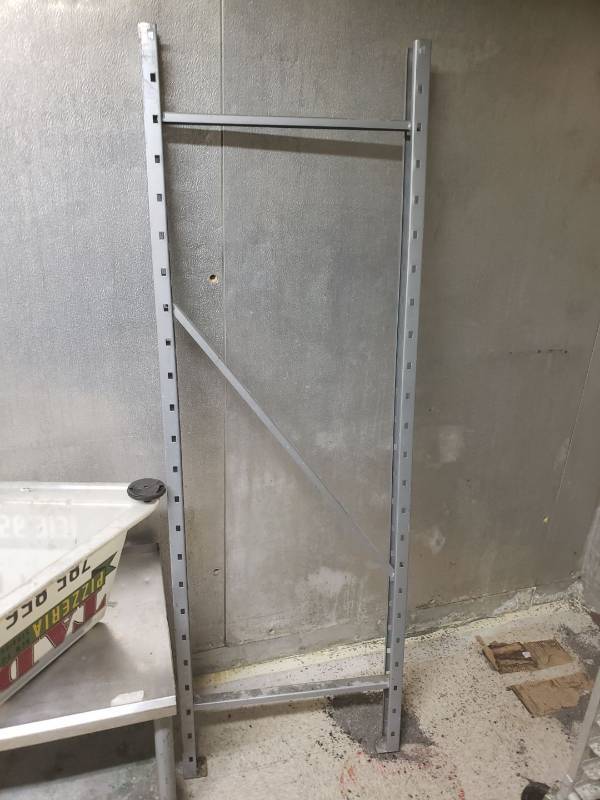 lot 9136 image: Upright shelving piece