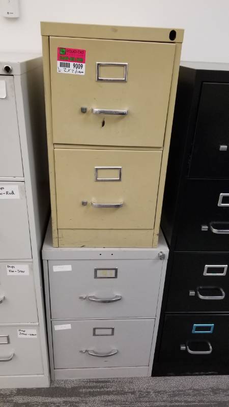 lot 9009 image: Two filing cabinets each has two drawers