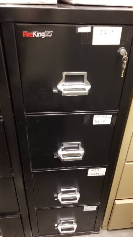 lot 9018 image: Fire king 25 -4 drawer filing cabinet with keys