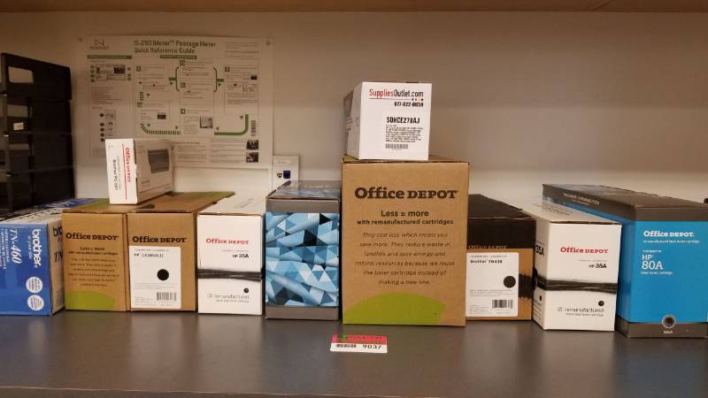 lot 9037 image: Large lot of toner cartridges