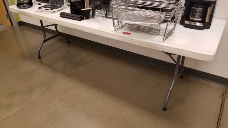 lot 9059 image: 8 lifetime plastic table