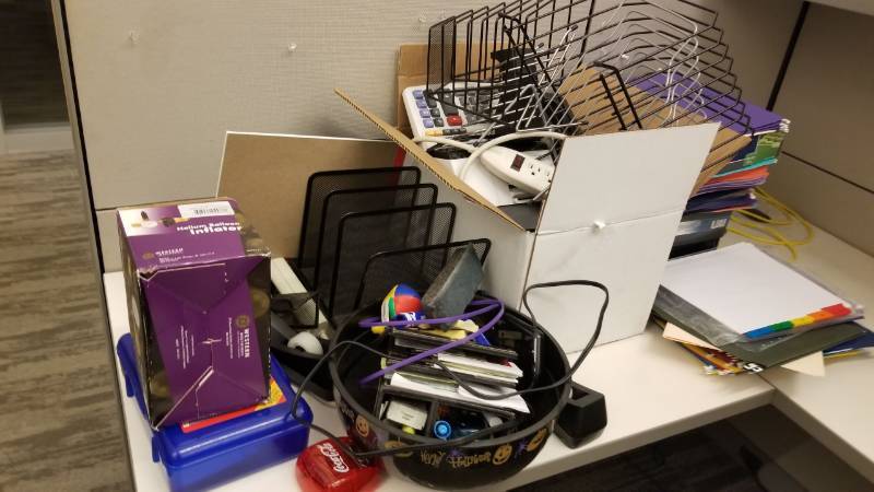 lot 9092 image: Miscellaneous office contents in cubicle