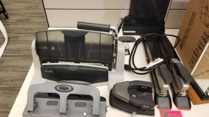 lot 9096 image: Lot of paper punches and staplers