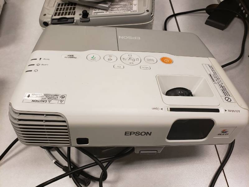 lot 9111 image: Epson LCD projector model H382F