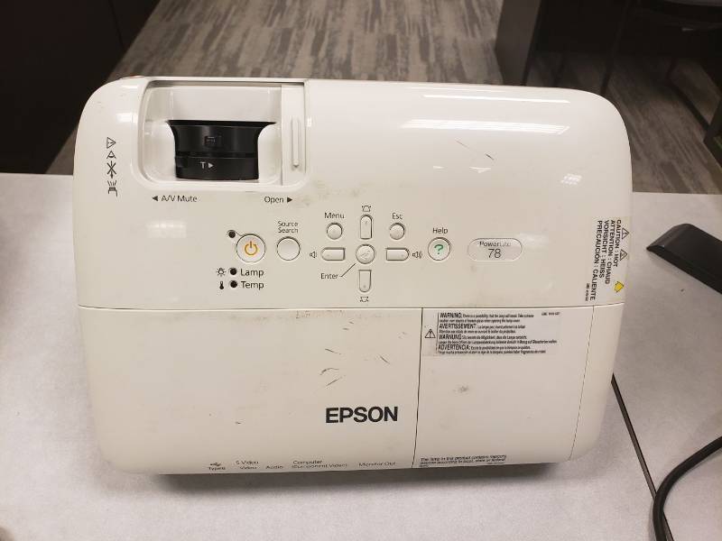 lot 9112 image: Epson LCD projector model H284A