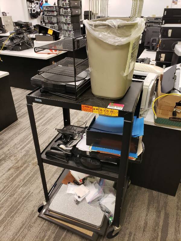lot 9113 image: cart with contents