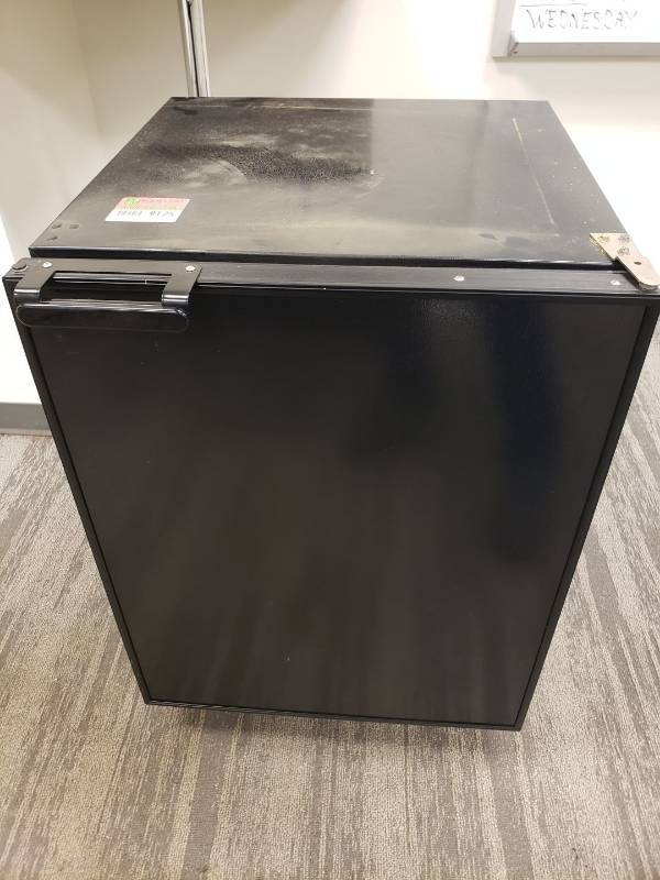 lot 9125 image: Black under cabinet refrigerator