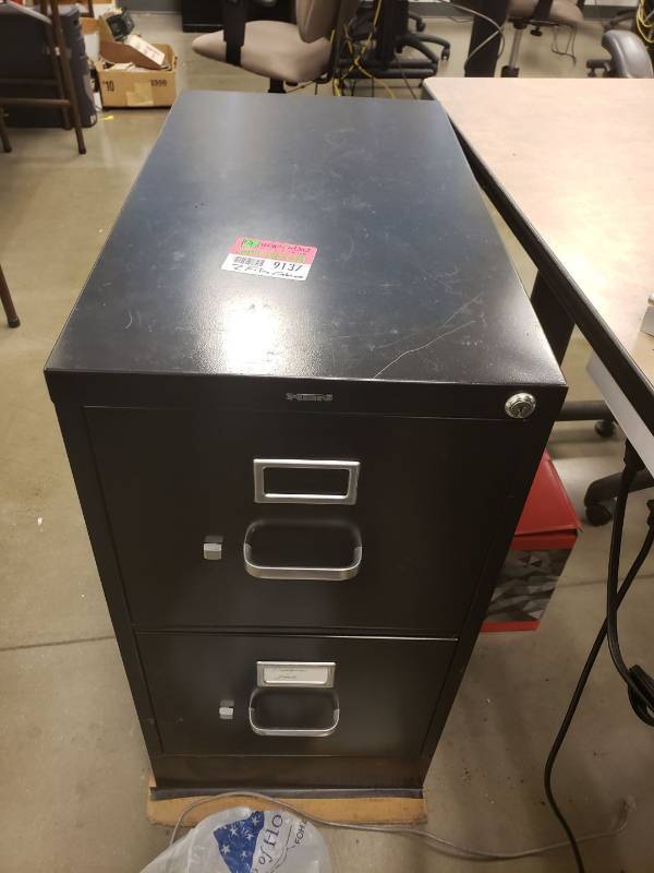lot 9137 image: (2) filing cabinets