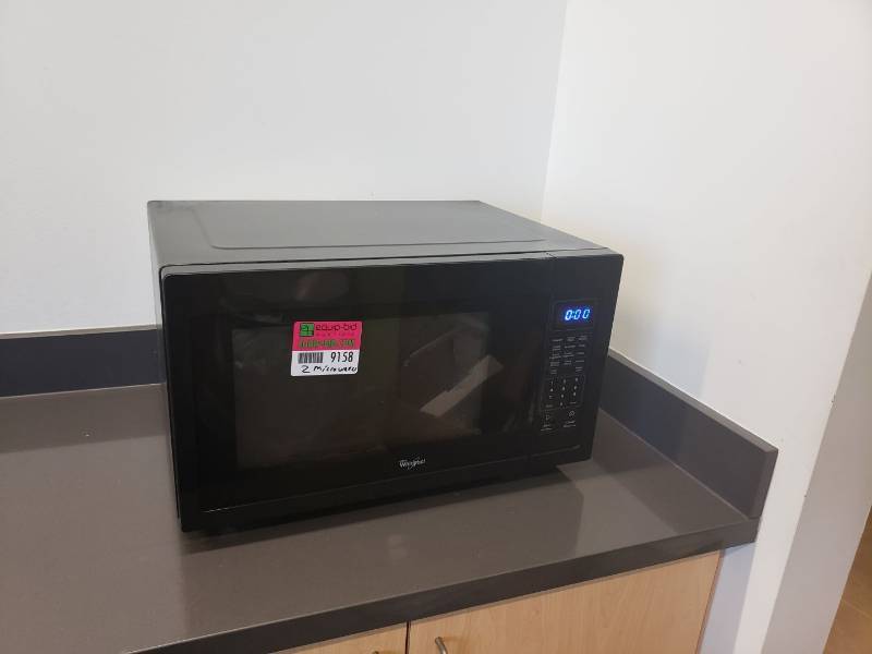 lot 9158 image: Lot (2) microwaves