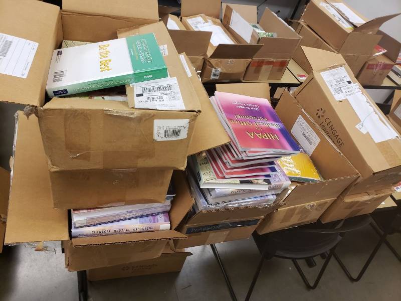 lot 9162 image: Lot of textbooks on table