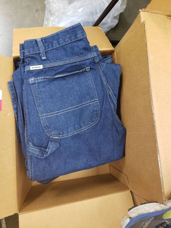 lot 9169 image: 12 pairs of work jeans