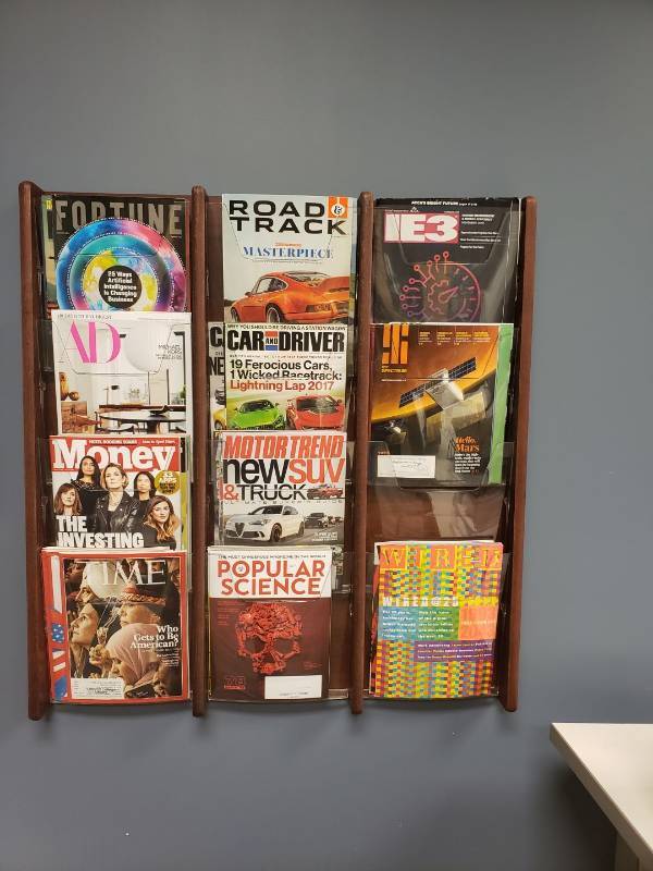 lot 9195 image: Magazine rack