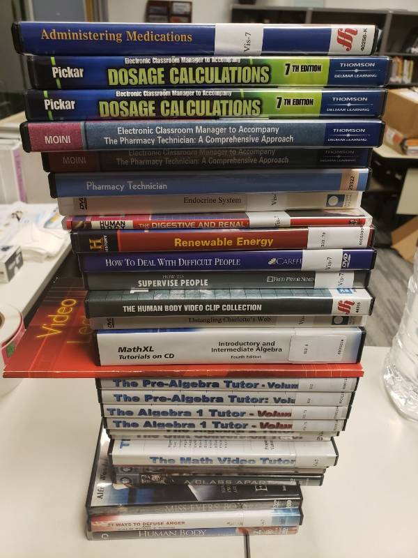 lot 9196 image: Lot of instructional DVDs