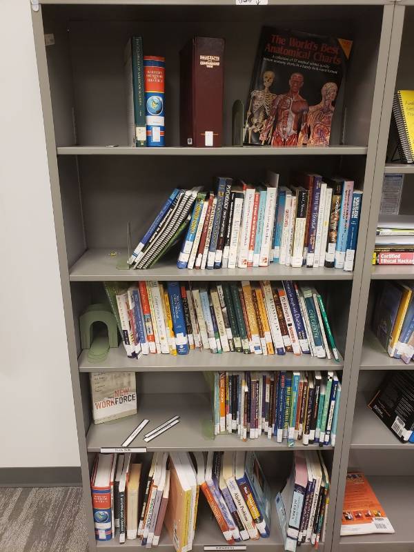 lot 9201 image: Lot of books in bookcase