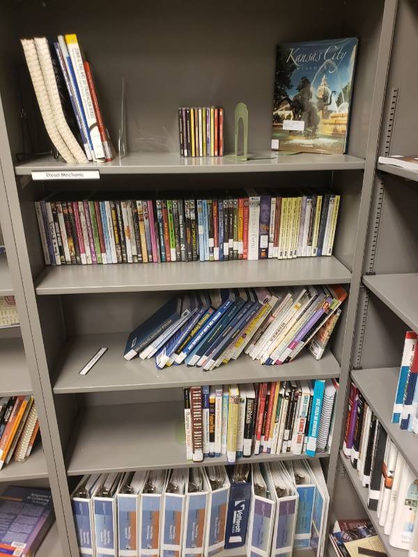 lot 9204 image: Lot of books in bookcase