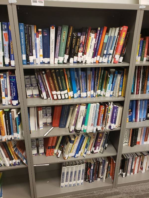 lot 9206 image: Lot of books in bookcase