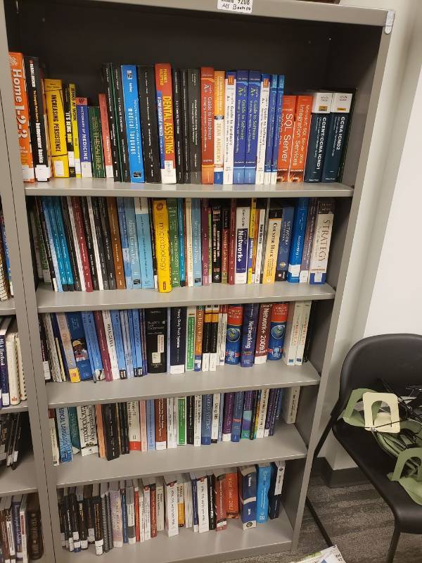 lot 9207 image: Lot of books in bookcase