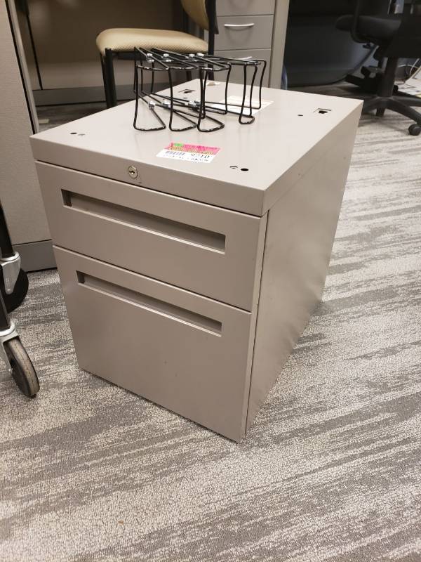 lot 9210 image: (2) file cabinets