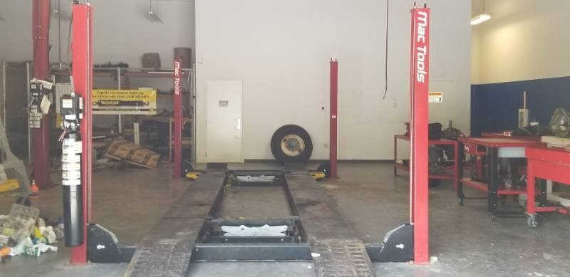 lot 8144 image: Challenger by MAC Tools Lift Powers on Fully Functioning See Video